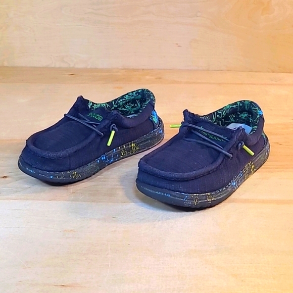 Hey Dude Wally Blue and Green with Abstract Pattern Shoes - Picture 4 of 10